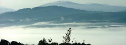 Chiusdino fra le nebbie visto da Belforte