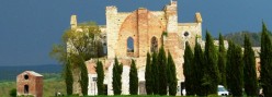 San Galgano dal viale dei cipressi